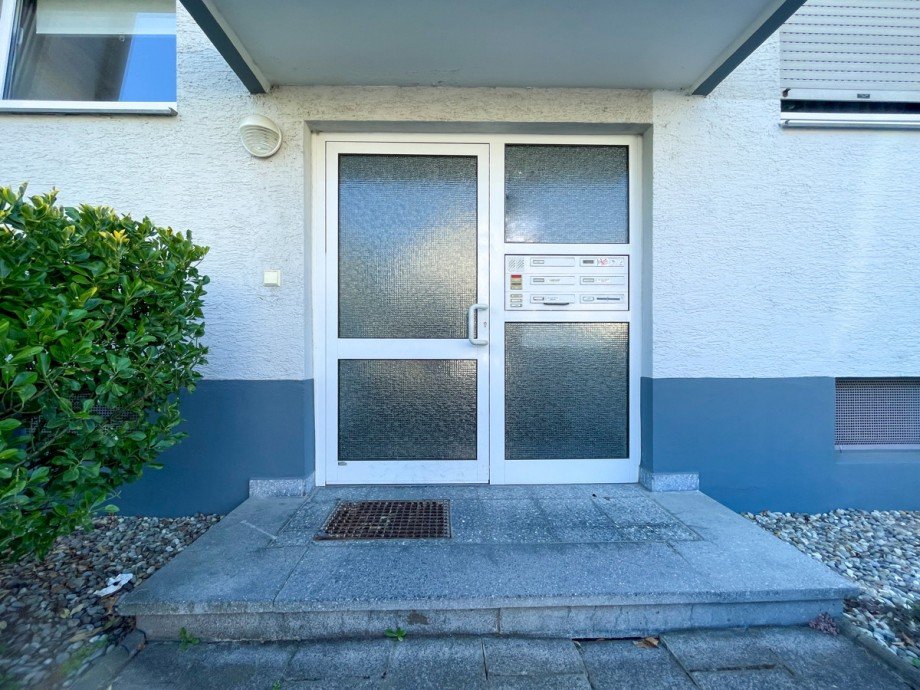 Haust�r Etagenwohnung M�hlheim Markwald