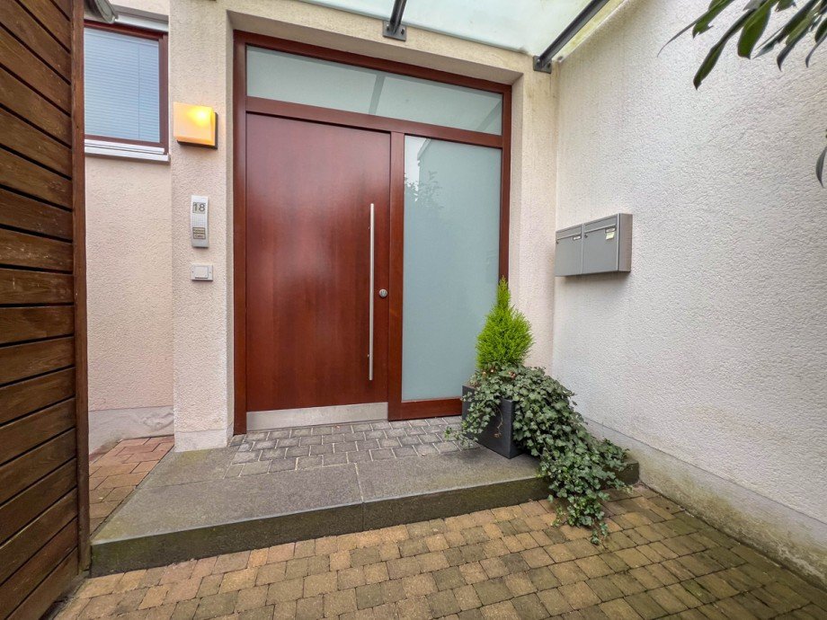 Hauseingang Maisonettewohnung Offenbach / Bieber