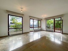 Wohn-Essbereich Lichtdurchflutete 3-Zimmer-Wohnung mit Wintergarten, Garten und Terrasse in ruhiger Lage