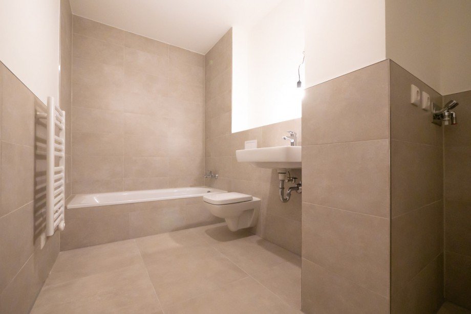 Badezimmer mit Wanne Etagenwohnung Neu-Isenburg