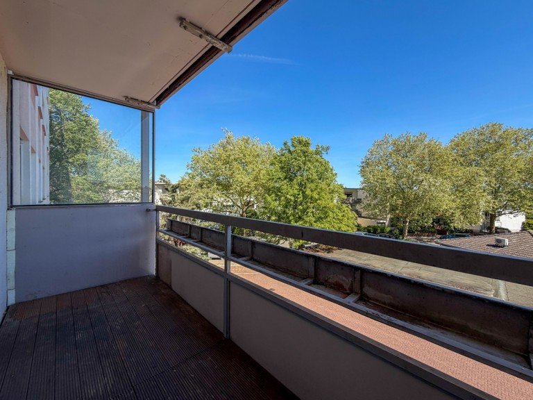 Balkon Offenbach / Bieber Etagenwohnung Lehrstehende helle 3-Zimmer-Wohnung mit gro�em Balkon in bester Lage von Offenbach-Bieber