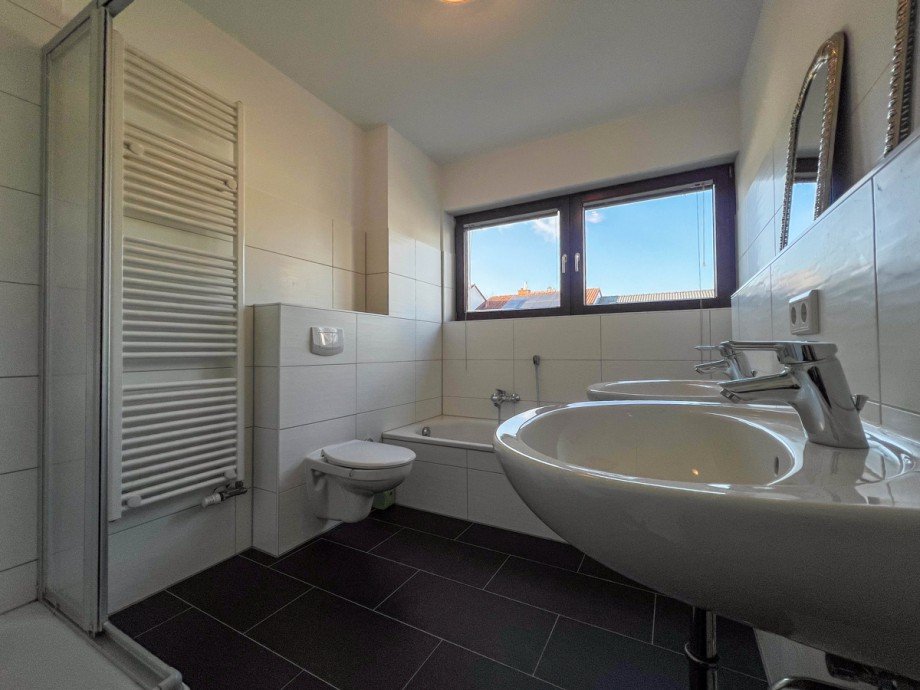 OG Tageslichtbad Maisonettewohnung Offenbach / Bieber