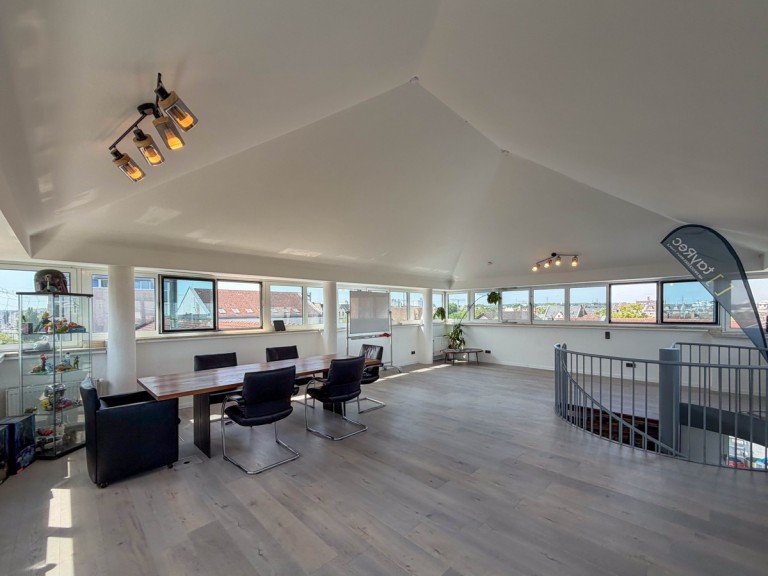 Raum oben Offenbach B�rofl�che Repr�sentative B�rofl�che - Helle R�ume mit Dachterrasse und Panoramaausblick