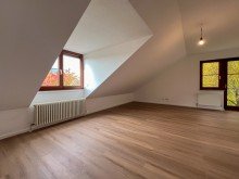Zimmer Zentrales Reihenendhaus in Frankfurt Riedberg/ Mertonviertel: Licht, Stil und Komfort