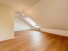 Zimmer Zentrales Reihenendhaus in Frankfurt Riedberg/ Mertonviertel: Licht, Stil und Komfort