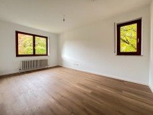 Schlafzimmer Zentrales Reihenendhaus in Frankfurt Riedberg/ Mertonviertel: Licht, Stil und Komfort