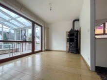 Wohnzimmer Lichtdurchflutete 3-Zimmer-Wohnung mit Wintergarten, Garten und Terrasse in ruhiger Lage