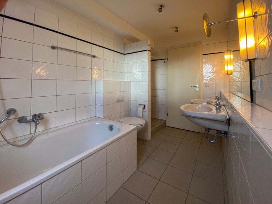 Tageslichtbad Dachgeschosswohnung Offenbach / B�rgel
