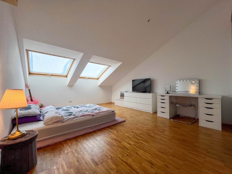 DG Schlafzimmer Maisonettewohnung Offenbach / Bieber