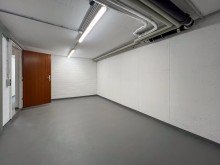 Kellerraum Zentrales Reihenendhaus in Frankfurt Riedberg/ Mertonviertel: Licht, Stil und Komfort