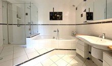 Bad Hinterhaus Doppelhaush�lfte + Einfamilienhaus und eine Gewerbeimmobilie