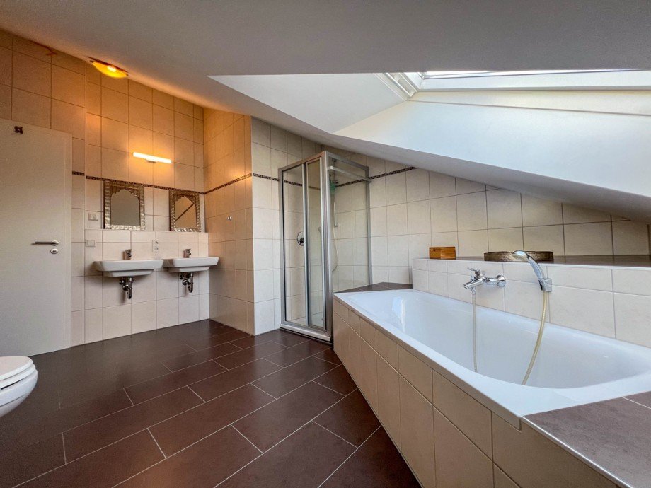 DG Tageslichtbad Maisonettewohnung Offenbach / Bieber