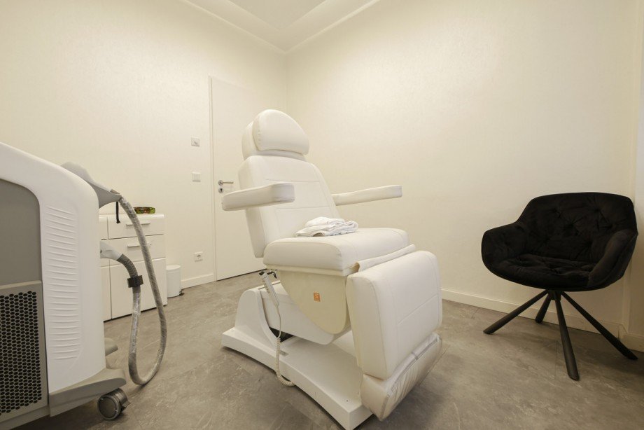 Behandlungszimmer 1 B�ro / Praxis Offenbach am Main