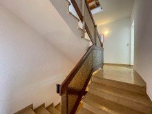 Hausflur Lichtdurchflutete 3-Zimmer-Wohnung mit Wintergarten, Garten und Terrasse in ruhiger Lage