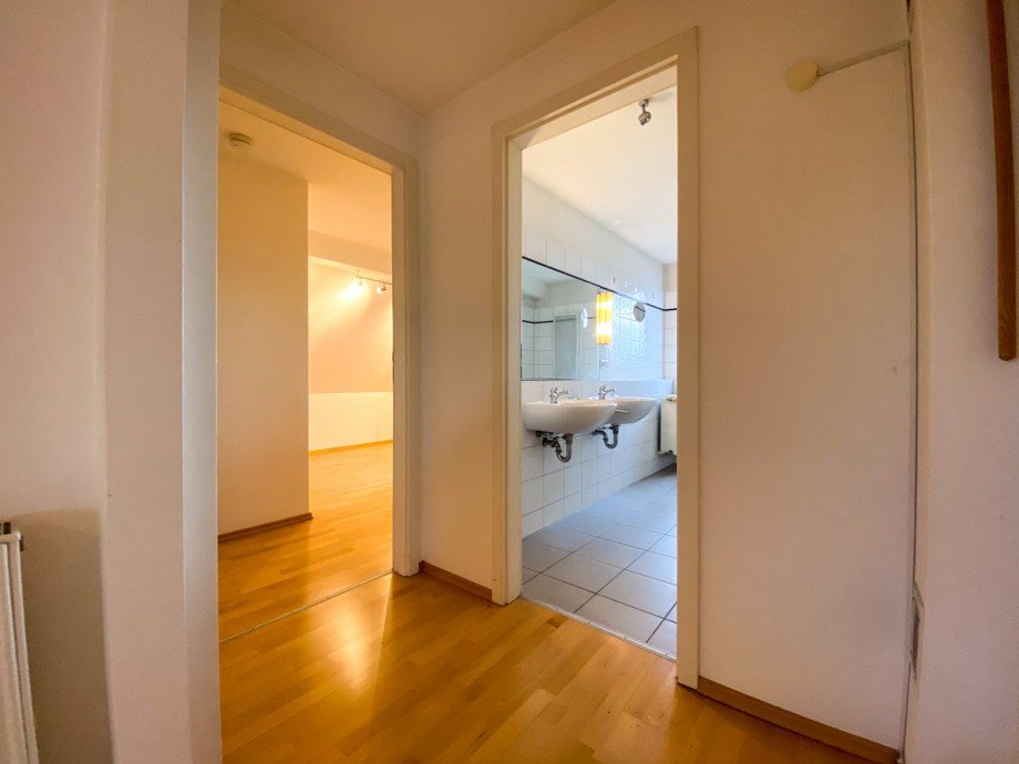 Flur 2 Dachgeschosswohnung Offenbach / B�rgel