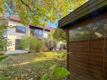 Hausansicht Zentrales Reihenendhaus in Frankfurt Riedberg/ Mertonviertel: Licht, Stil und Komfort