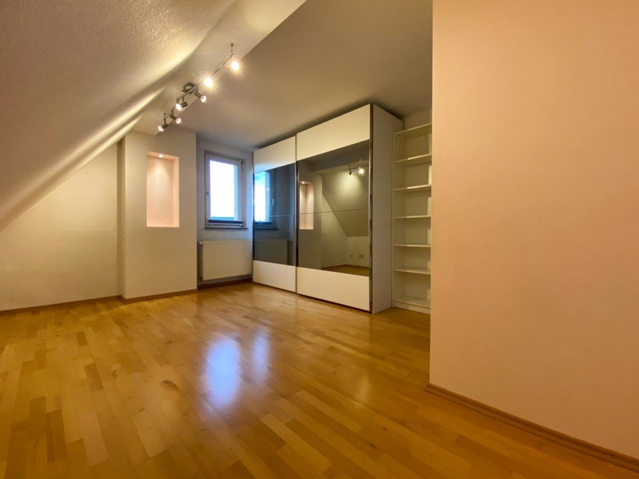 Schlafzimmer 1 Dachgeschosswohnung Offenbach / B�rgel