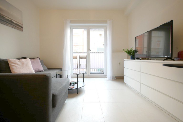 Wohnzimmer Frankfurt am Main Etagenwohnung Vollm�blierte 2 Zimmer Wohnung in zentraler Lage Frankfurts!