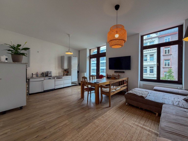 Ess- / Wohnbereich Frankfurt am Main / Innenstadt Etagenwohnung Licht, Raum & Altbaucharme mit 3 Zimmern mitten in der Frankfurter City