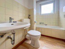 Tageslichtbad mit Wanne Leerstehende 2-Zimmer-Wohnung in Top-Lage von M�hlheim am Main - Markwald
