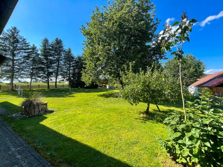 Idyllischer Garten Villa Sch�llkrippen