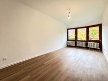 Schlafzimmer Zentrales Reihenendhaus in Frankfurt Riedberg/ Mertonviertel: Licht, Stil und Komfort