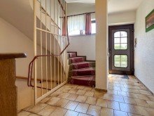 EG Treppenhaus Charmantes Reihenendhaus mit Einliegerwohnung, Garten, Doppelgarage und viel Platz zum Wohlf�hlen!