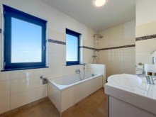 Tageslichtbad Stilvolle 2-Zimmer-Wohnung mit gro�er S�dwest-Dachterrasse und Fu�bodenheizung in Offenbach am Main