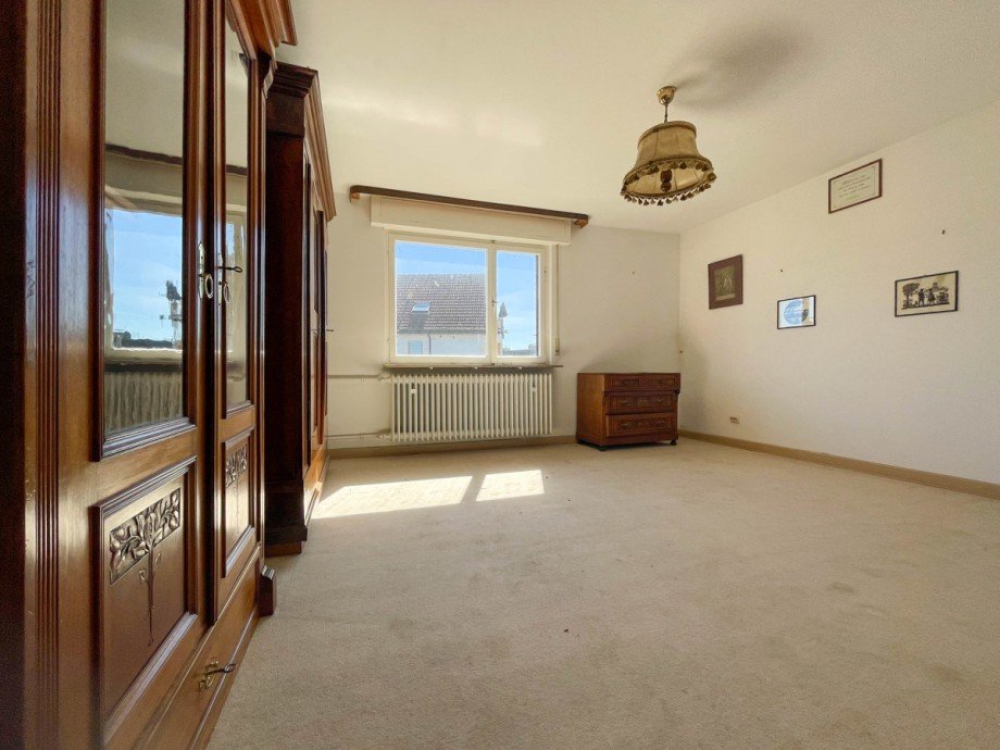 OG Schlafzimmer Zweifamilienhaus Hanau / Klein-Auheim