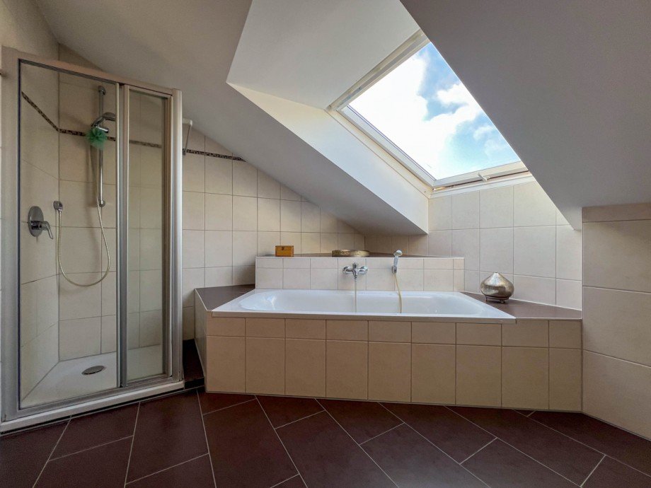 DG Tageslichtbad Maisonettewohnung Offenbach / Bieber