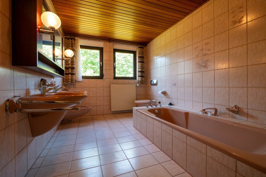 OG Tageslichtbad Villa Sch�llkrippen