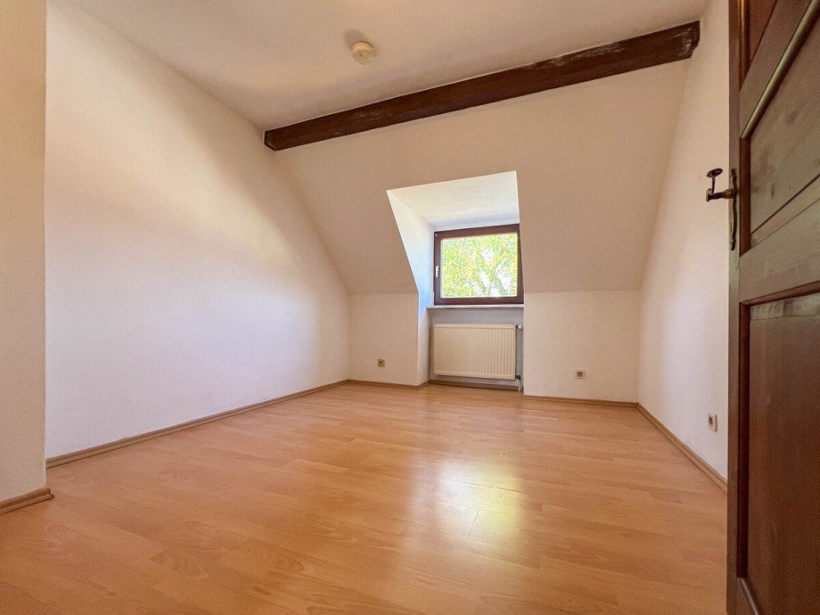 Zimmer Dachgeschosswohnung Offenbach
