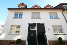 Stra�enansicht Vorderhaus Doppelhaush�lfte + Einfamilienhaus und eine Gewerbeimmobilie