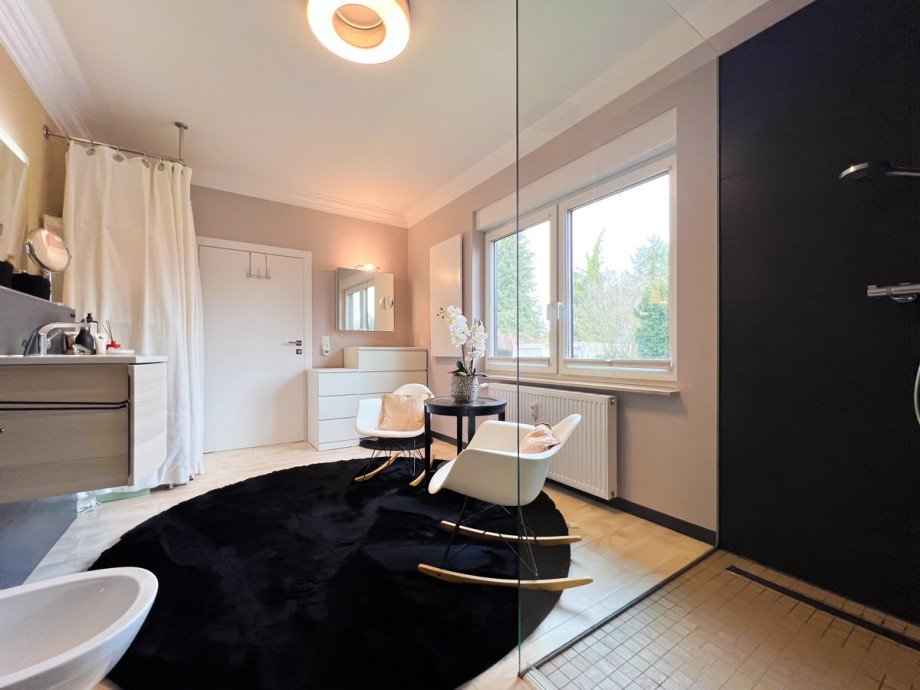 Tageslichtbad Villa Heusenstamm / Rembr�cken