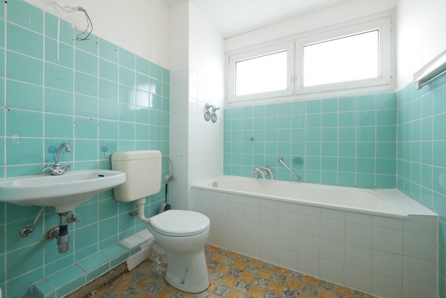 Tageslichtduschbad mit Wanne Etagenwohnung Offenbach am Main