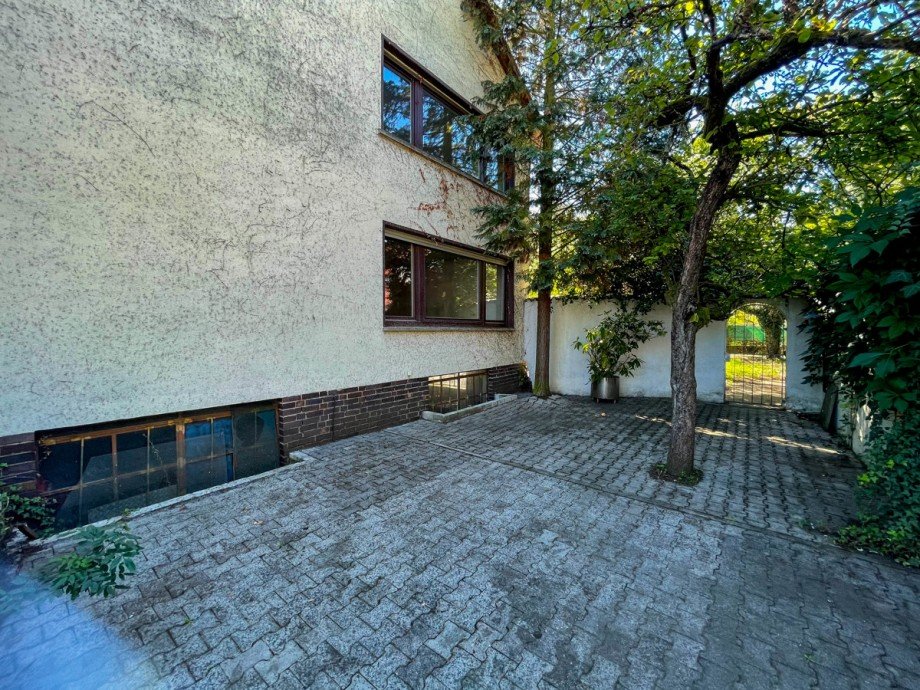 Stellpl�tze im Freien Zweifamilienhaus Hanau / Klein-Auheim