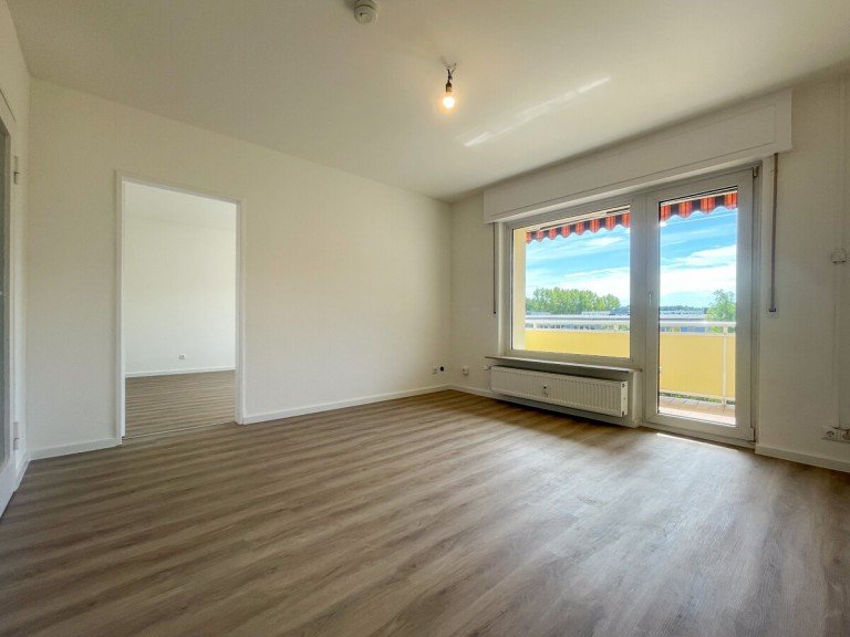 Wohnzimmer Offenbach Etagenwohnung Sanierte 3-Zimmer-Wohnung mit gro�em S�d-Balkon - ideal f�r Paare, Singles und kleine Familien