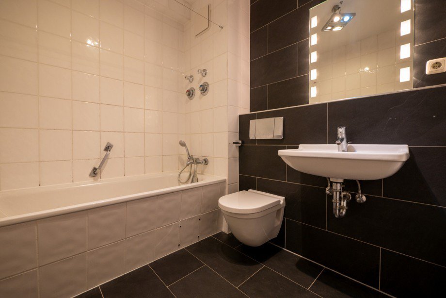 Badezimmer mit Wanne Etagenwohnung Offenbach