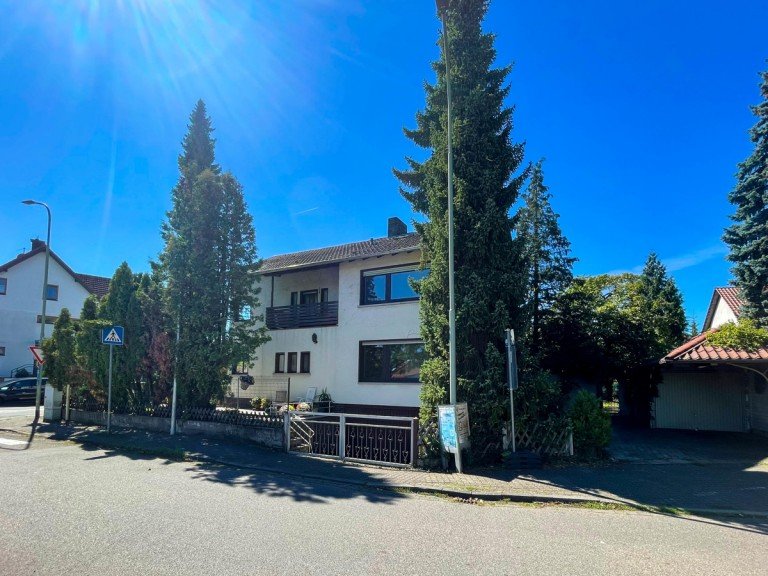 Seitenansicht Hanau / Klein-Auheim Zweifamilienhaus Attraktives Zweifamilienhaus mit gro�em Entwicklungspotenzial!