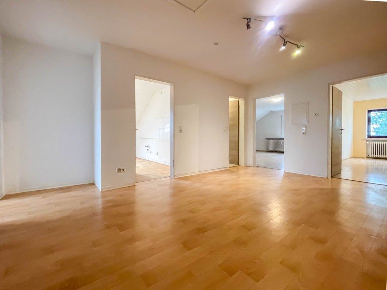 Flur Sch�neck / Kilianst�dten Etagenwohnung Gro�z�gige 4-Zimmer-Wohnung mit Balkon mit N�he zu Frankfurt - Perfekt f�r Familien und Paare