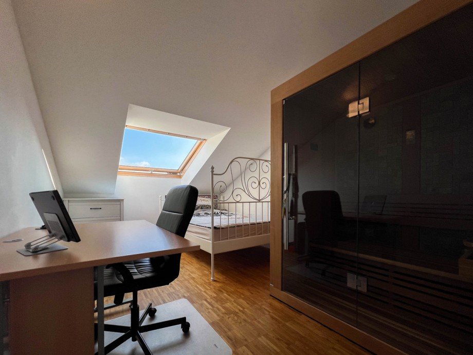 DG Schlafzimmer Maisonettewohnung Offenbach / Bieber